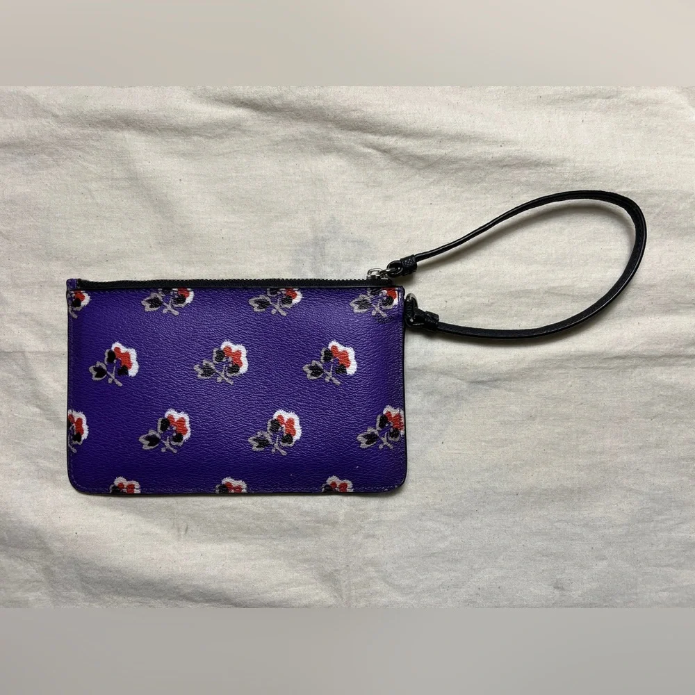 Coach Bramble Rose leather top Zip wristlet 💖 - Picture 3 of 6